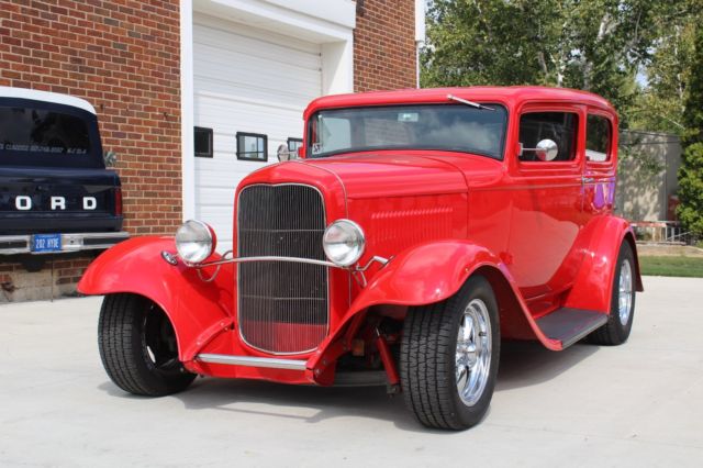 1932 Ford 2 Door Sedan - photo 2