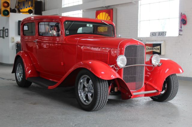 1932 Ford 2 Door Sedan - photo 3