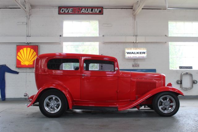 1932 Ford 2 Door Sedan - photo 6