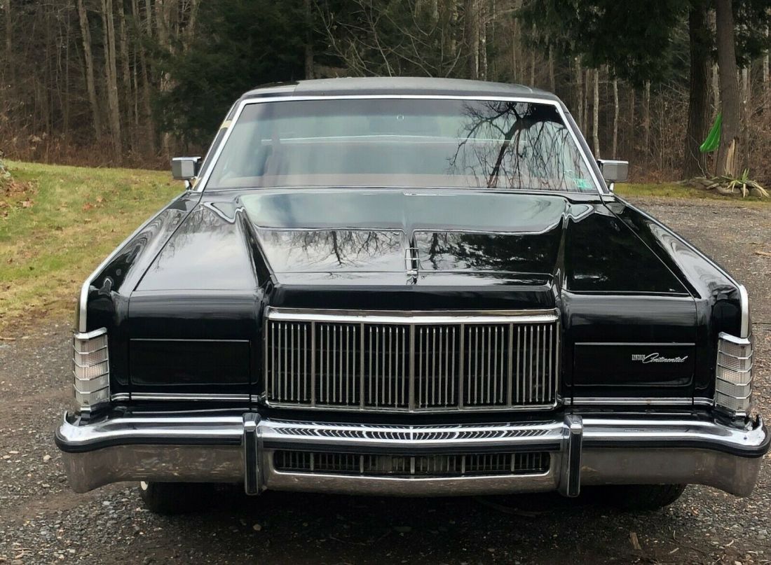 1976 Lincoln Continental Town Coupe - photo 2