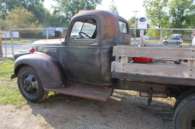 1946 Chevrolet 1 1/2 Ton Stake Truck - photo 11