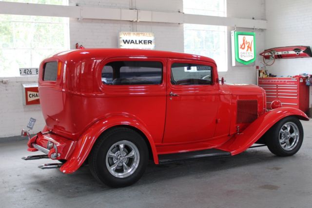 1932 Ford 2 Door Sedan - photo 8