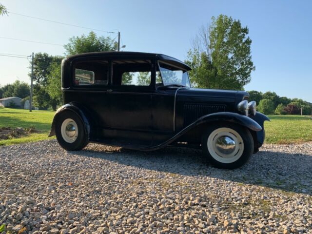 Hot rod sedan with a 327 sbc great Highway cruiser 1930 Ford Model A