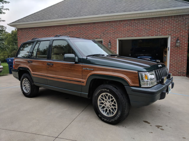 Hunter Green 1993 Jeep Grand Wagoneer! Babied, beautiful all original survivor! 1993 Jeep Wagoneer Grand Wagoneer