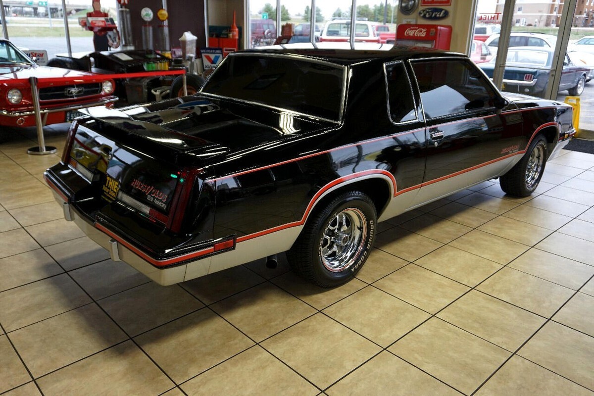 1983 Oldsmobile Cutlass Hurst 15th Anniversary Edition - photo 10