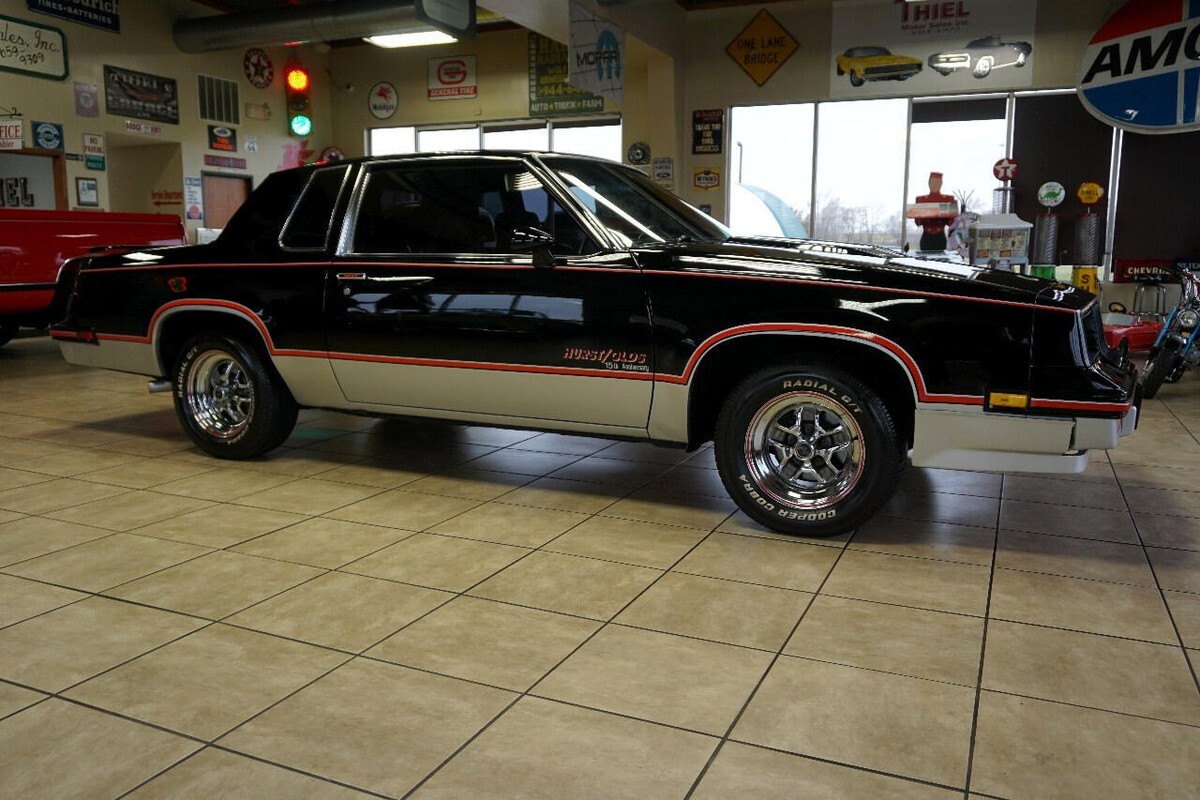 1983 Oldsmobile Cutlass Hurst 15th Anniversary Edition - photo 12