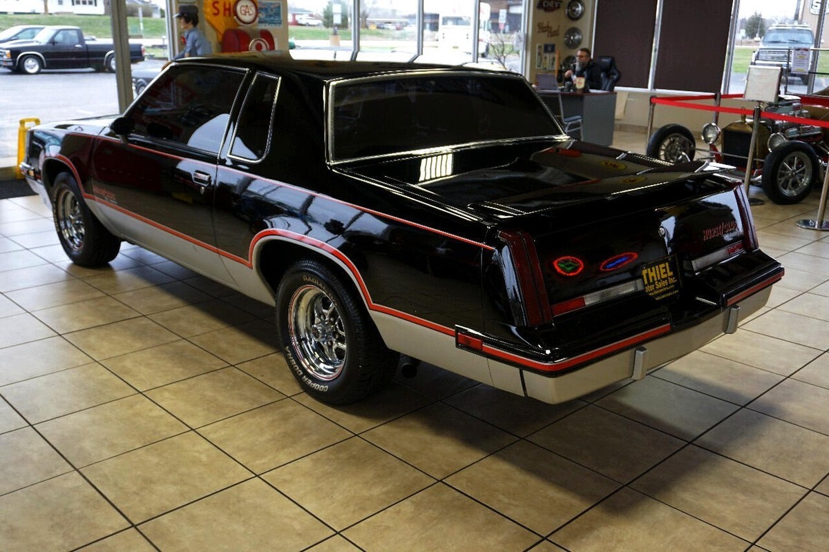 1983 Oldsmobile Cutlass Hurst 15th Anniversary Edition - photo 6