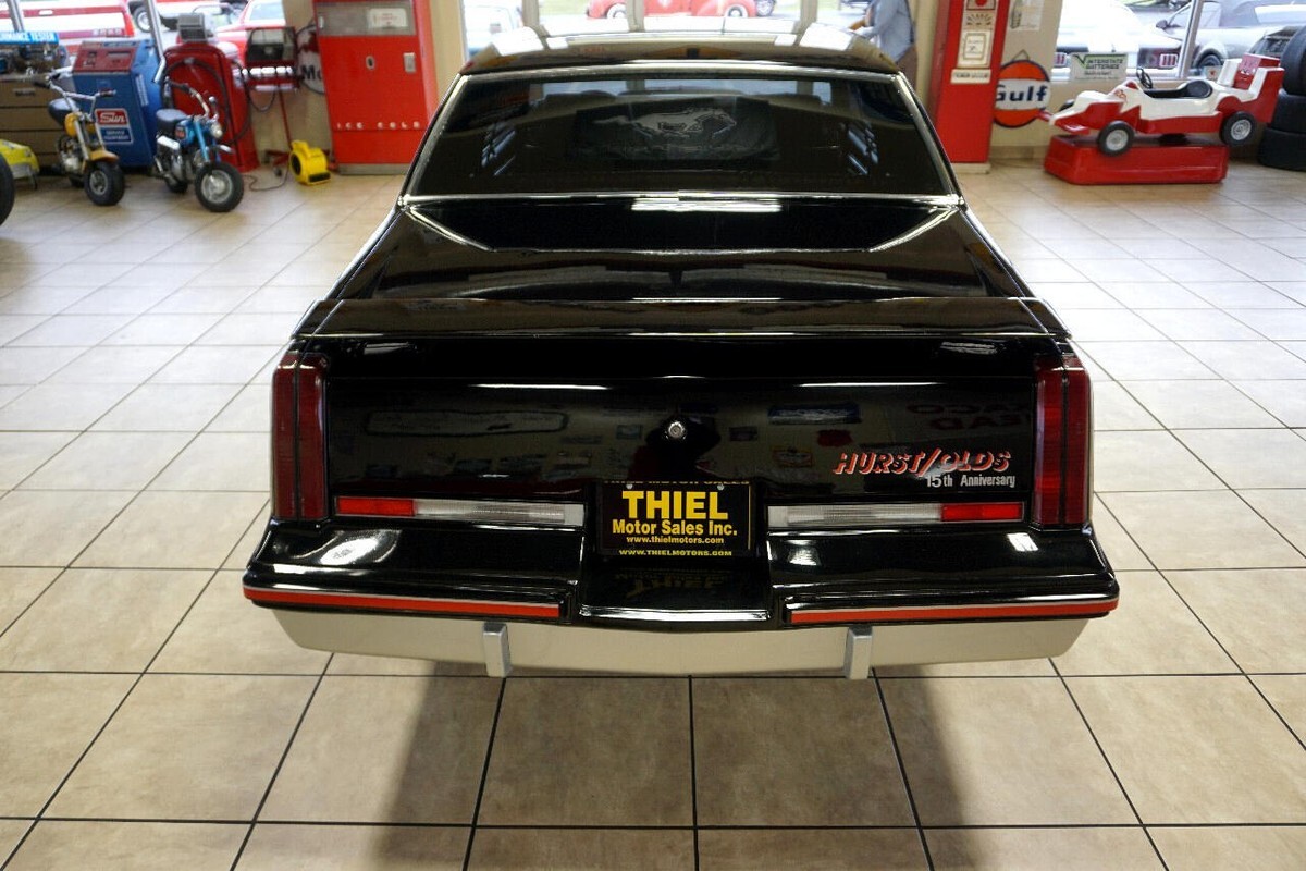 1983 Oldsmobile Cutlass Hurst 15th Anniversary Edition - photo 7
