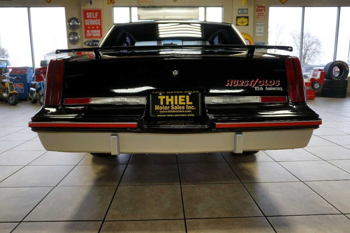 1983 Oldsmobile Cutlass Hurst 15th Anniversary Edition - photo 9