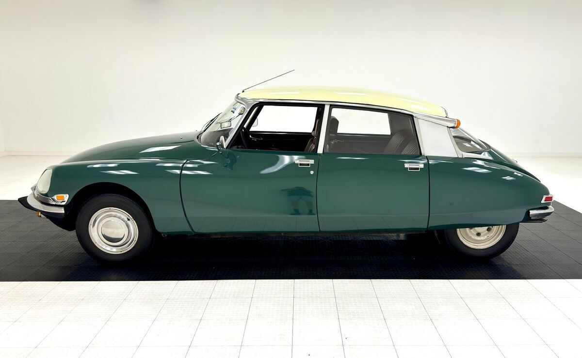 1972 Citroen DS 21 4 Door Sedan - photo 2