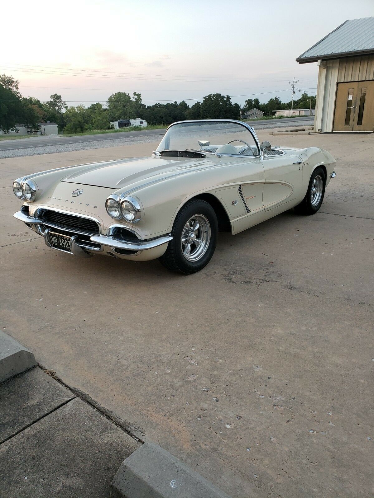 I have a nice driver quality 1962 Corvette with vintage air ac and power disk br 1962 Chevrolet Corvette
