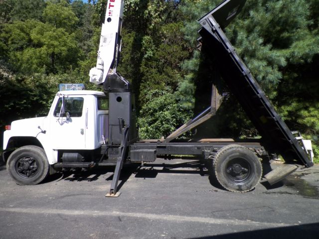 1982 International Harvester s 1900 crane , dump, bucket truck - photo 6