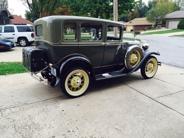 1930 Ford Model A Dual tire mount, etched wing windows - photo 3