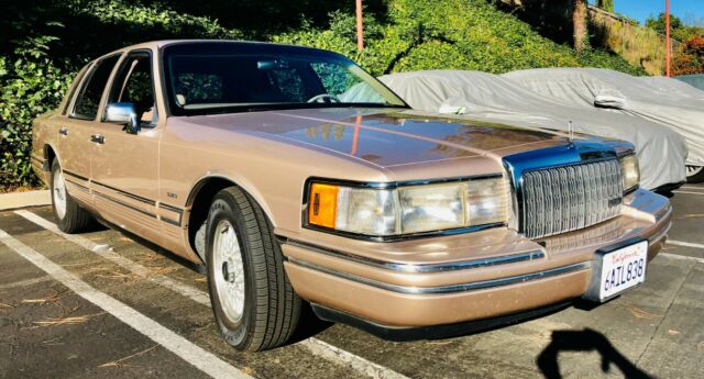 Immaculate Condition! 1993 Lincoln Town Car Signature