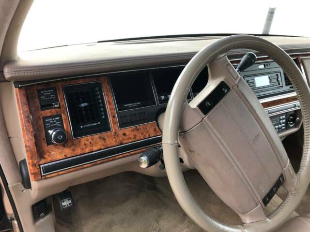 1993 Lincoln Town Car Signature - photo 11