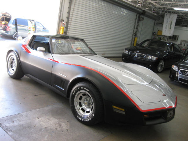 1982 Chevrolet Corvette Base Coupe 2-Door - photo 2