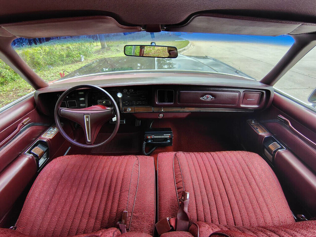 1975 Chrysler New Yorker SEDAN VINYL TOP - 29K ORIGINAL LOW MILES! - RARE FIND! - photo 10