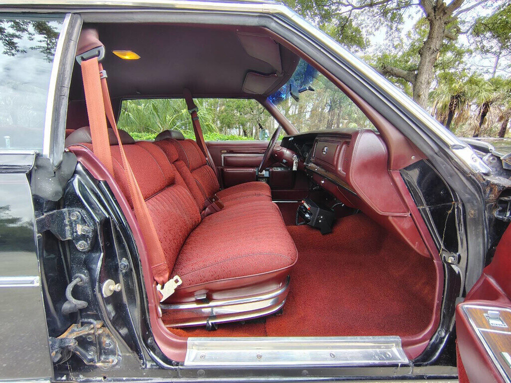 1975 Chrysler New Yorker SEDAN VINYL TOP - 29K ORIGINAL LOW MILES! - RARE FIND! - photo 8