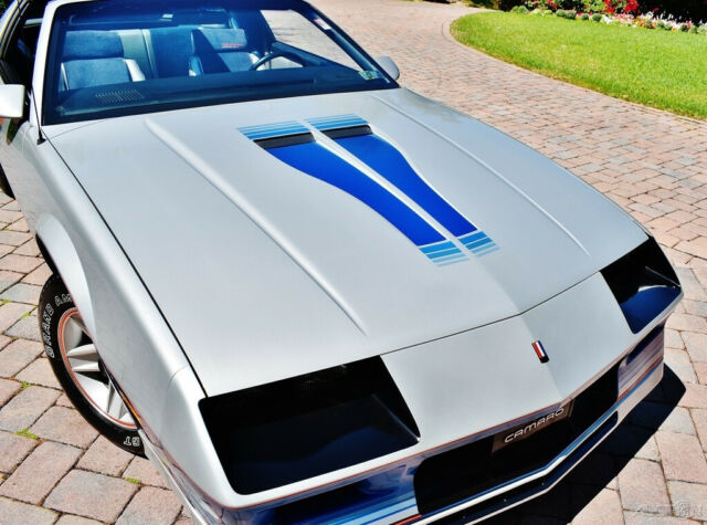 1982 Chevrolet Camaro Z28 5.0 L V8 Automatic 11k Miles - photo 5