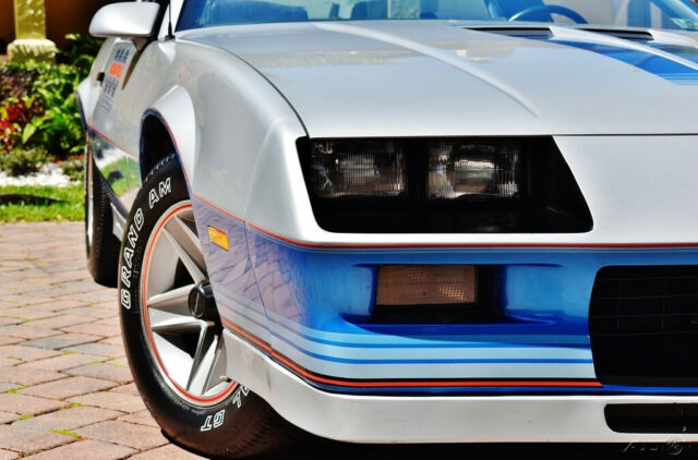 1982 Chevrolet Camaro Z28 5.0 L V8 Automatic 11k Miles - photo 7