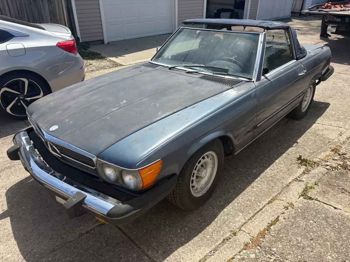 In Unknown Operating Condition 1975 Mercedes-Benz SL-Class 450SL