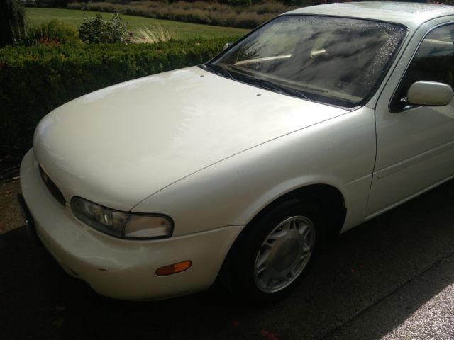 1993 Infiniti J30 gold
