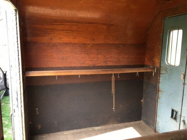 1970 International Harvester Loadstar Horse van - photo 3