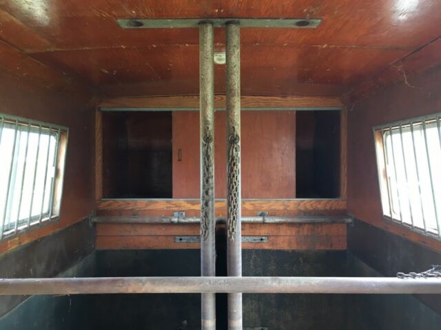 1970 International Harvester Loadstar Horse van - photo 4