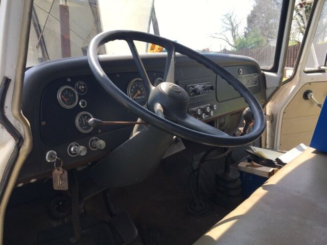 1970 International Harvester Loadstar Horse van - photo 5