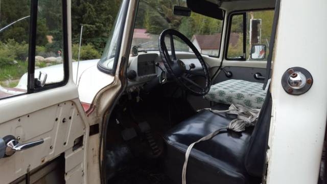 1959 International Harvester B120 pickup - photo 2