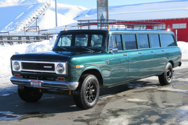 1970 International Harvester Traveall 15 Passenger - photo 2