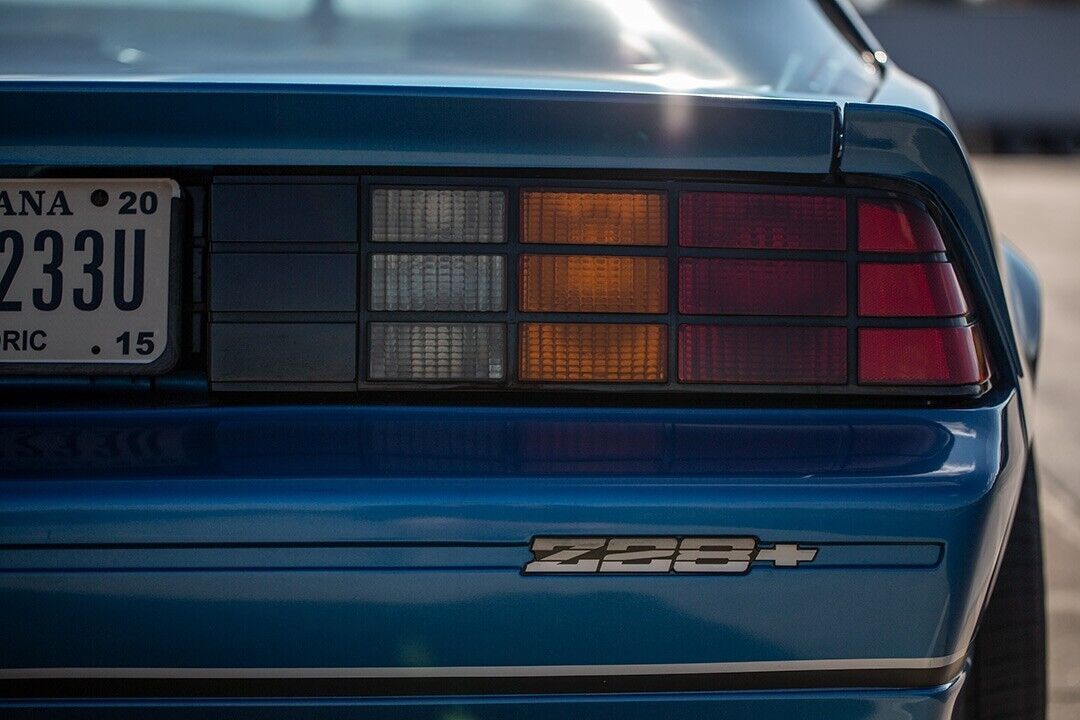 1987 Chevrolet Camaro - photo 2