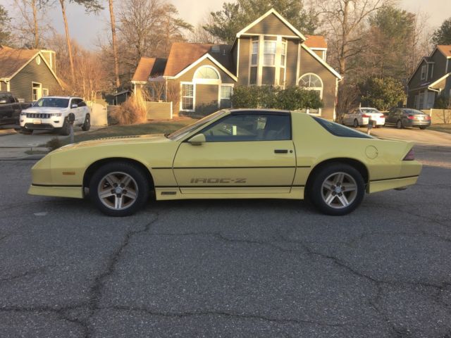 1985 Chevrolet Camaro IROC-Z 53K MILES ALL ORIGINAL TPI T-TOPS Z28 - photo 3
