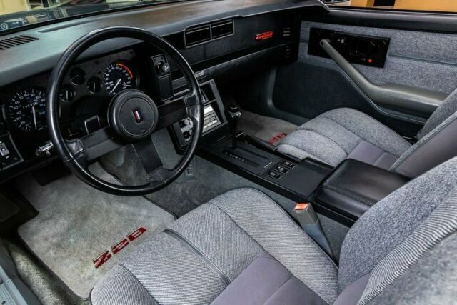 1988 Chevrolet Camaro IROC Z28 - photo 2