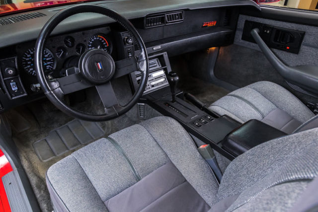 1989 Chevrolet Camaro IROC Z28 - photo 2