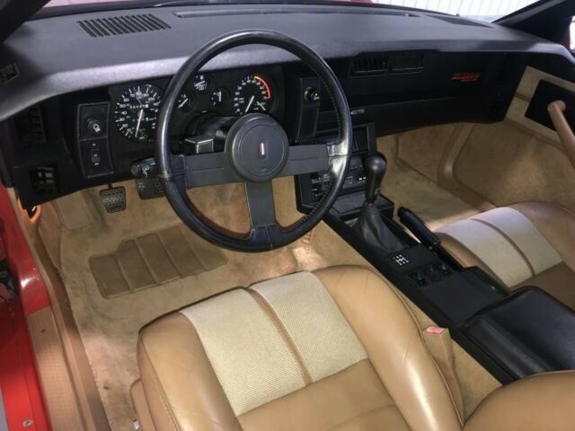 1988 Chevrolet Camaro IROC Z28 - photo 5