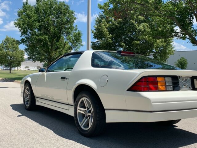 1986 Chevrolet Camaro IROC Z28 T-Tops - photo 12