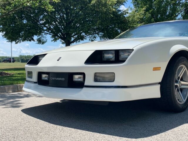 1986 Chevrolet Camaro IROC Z28 T-Tops - photo 5