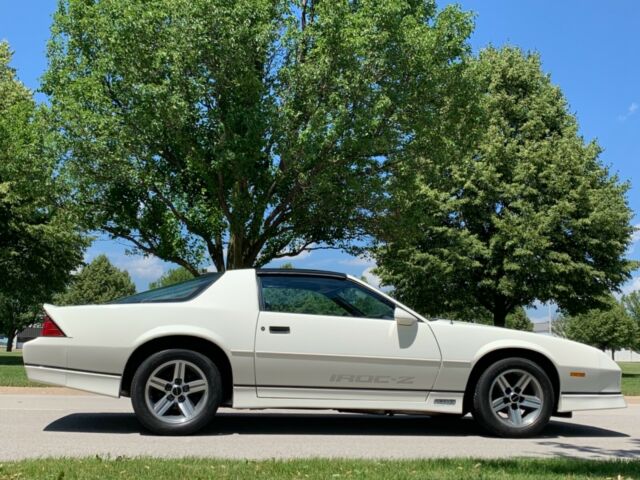 1986 Chevrolet Camaro IROC Z28 T-Tops - photo 6