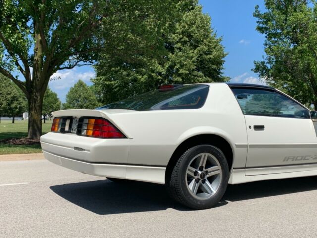 1986 Chevrolet Camaro IROC Z28 T-Tops - photo 8