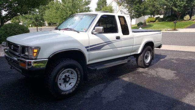 1993 Toyota Tacoma SR5 - photo 2