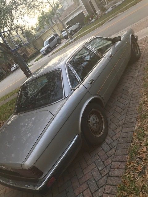 1988 Jaguar XJ6 - photo 3