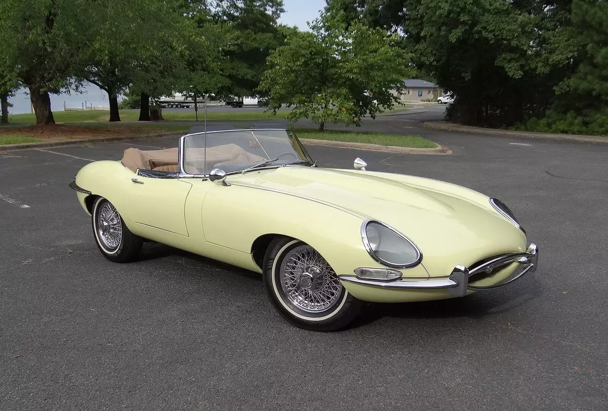Jaguar E-type Series 1 Roadster. Fully Restored upgraded 5-speed, AC and more!! 1966 Jaguar E-Type