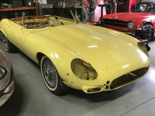 Jaguar E type V12 XKE Roadster 1973 LHD Exception body for restoration 1973 Jaguar E-Type