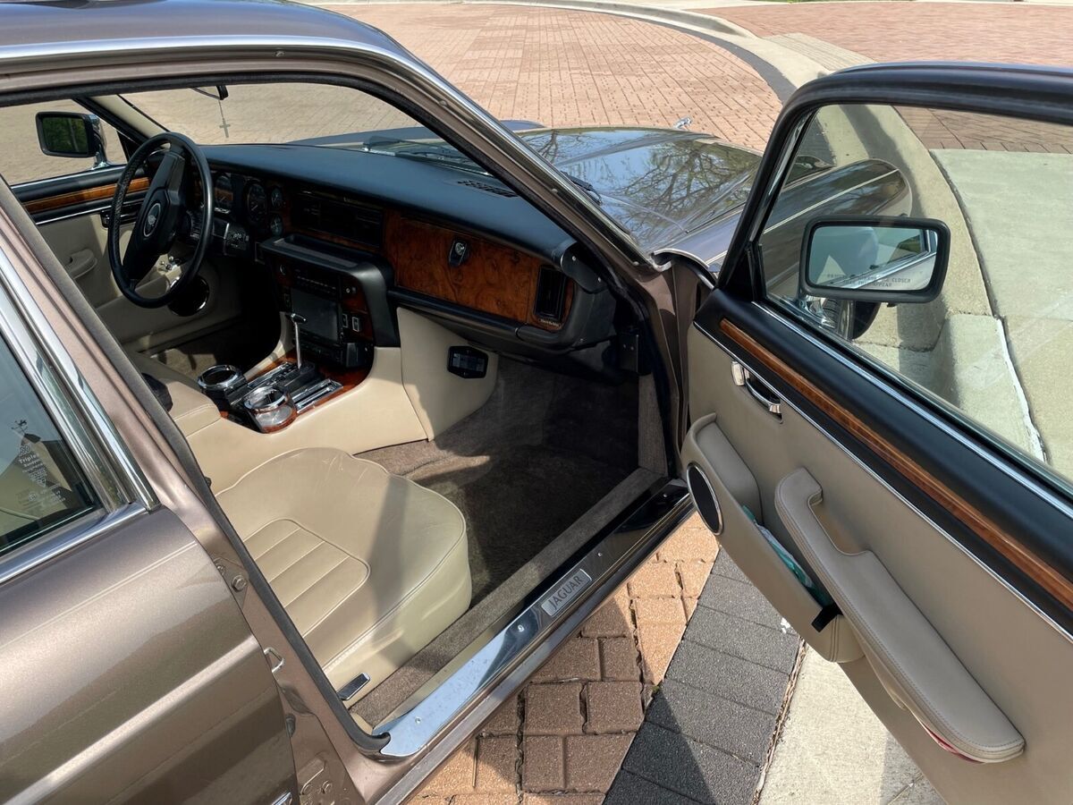 1986 Jaguar XJ - photo 13