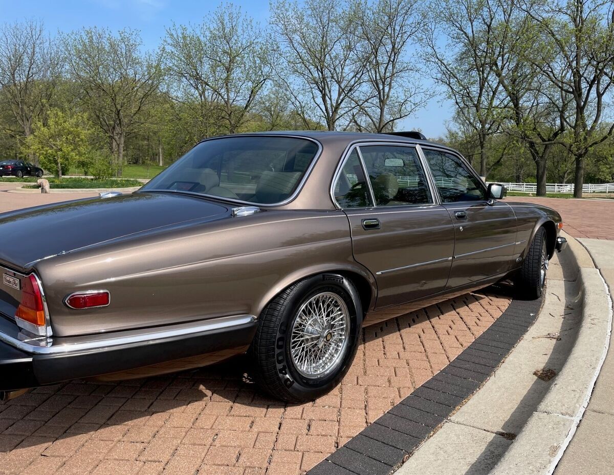 1986 Jaguar XJ - photo 6