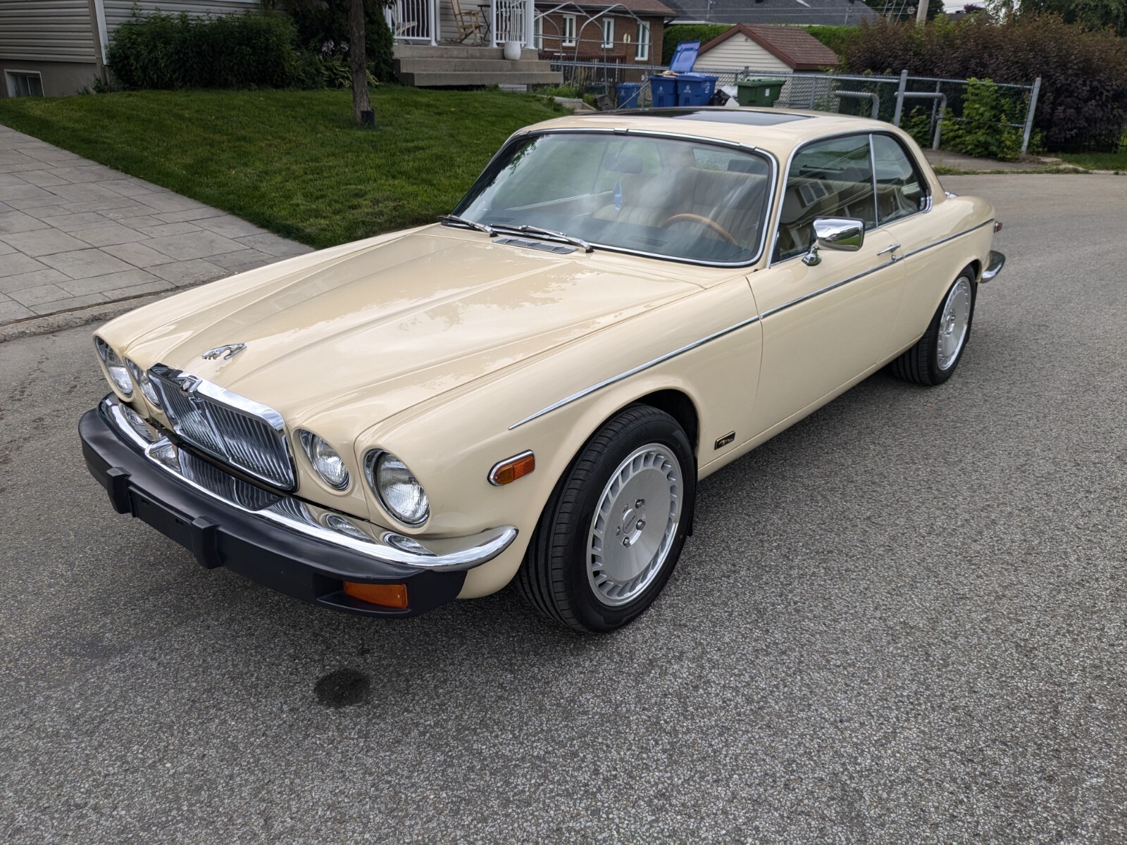 1976 Jaguar XJ - photo 4