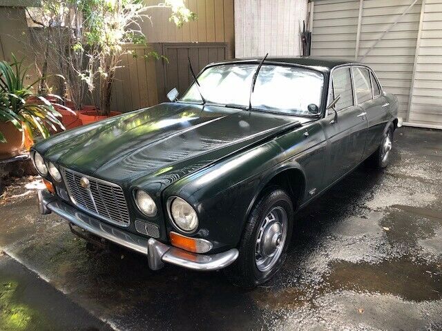 Jaguar XJ6 Series 1 / 2.8 Liter / Engine out but included. 1968 Jaguar XJ6