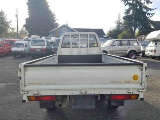 1990 Toyota Townace - photo 3
