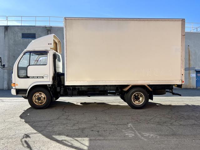 1994 Nissan Atlas 200 Box Truck - photo 2